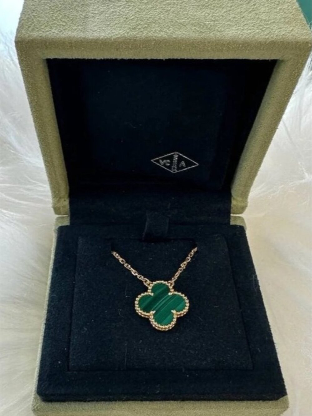 ✅Van Cleef & Arpels Green 18K Gold Necklace